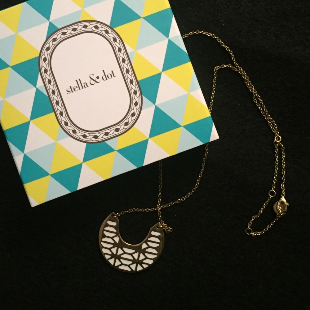 Stella and Dot Breezeblock Necklace Gold